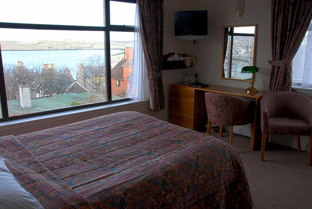 The Kveldsro House Hotel Lerwick Exterior photo